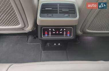 Внедорожник / Кроссовер Audi e-tron 2022 в 