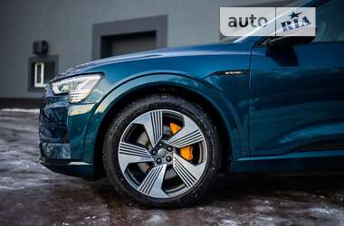 Позашляховик / Кросовер Audi e-tron 2019 в 