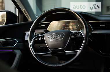 Позашляховик / Кросовер Audi e-tron 2019 в 