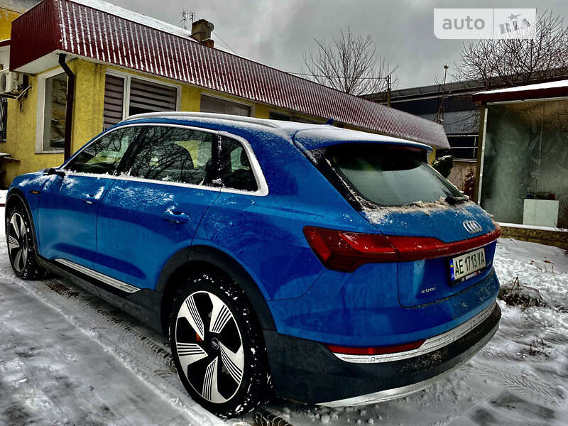 Внедорожник / Кроссовер Audi e-tron 2019 в Днепре фото 13 Внедорожник / Кроссовер Audi e-tron 2019 в Днепре