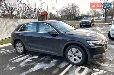 Внедорожник / Кроссовер Audi e-tron 2021 в 