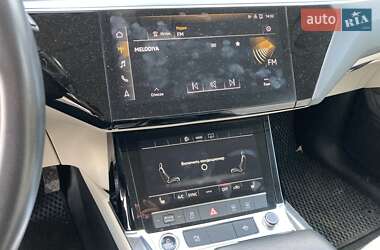 Внедорожник / Кроссовер Audi e-tron 2021 в 