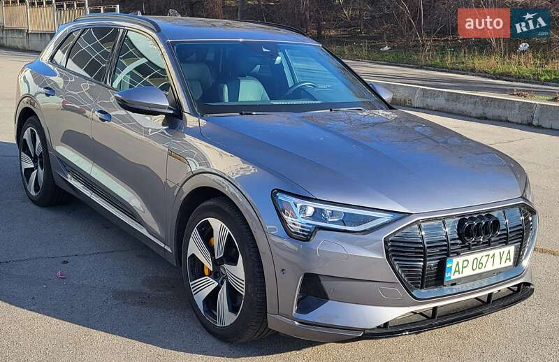 Внедорожник / Кроссовер Audi e-tron 2021 в 