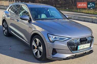 Внедорожник / Кроссовер Audi e-tron 2021 в 