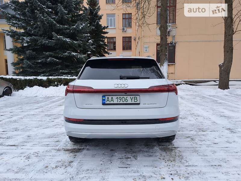 Внедорожник / Кроссовер Audi e-tron 2019 в Киеве