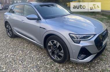 Внедорожник / Кроссовер Audi e-tron 2022 в 