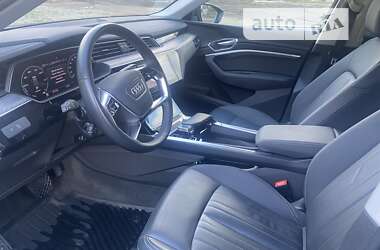 Внедорожник / Кроссовер Audi e-tron 2022 в 