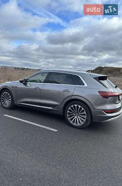 Внедорожник / Кроссовер Audi e-tron 2019 в 