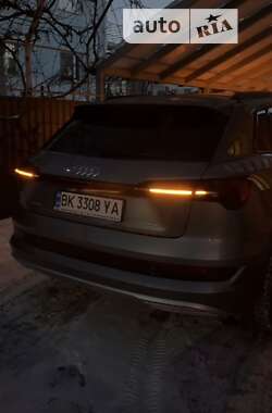 Внедорожник / Кроссовер Audi e-tron 2020 в Львове