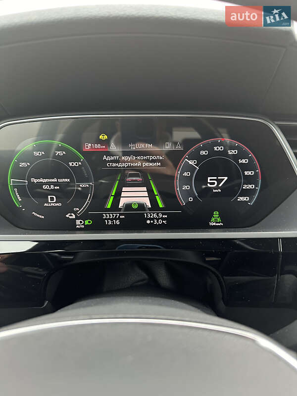 Позашляховик / Кросовер Audi e-tron 2018 в Хусті