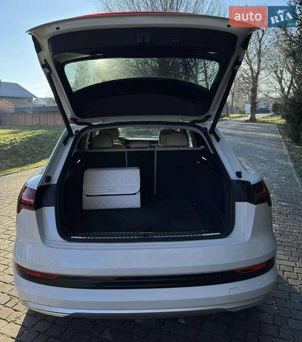 Позашляховик / Кросовер Audi e-tron 2019 в Львові