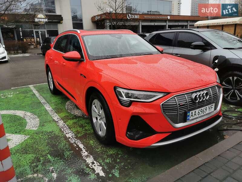 Внедорожник / Кроссовер Audi e-tron 2020 в 
