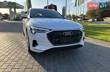 Внедорожник / Кроссовер Audi e-tron 2020 в 