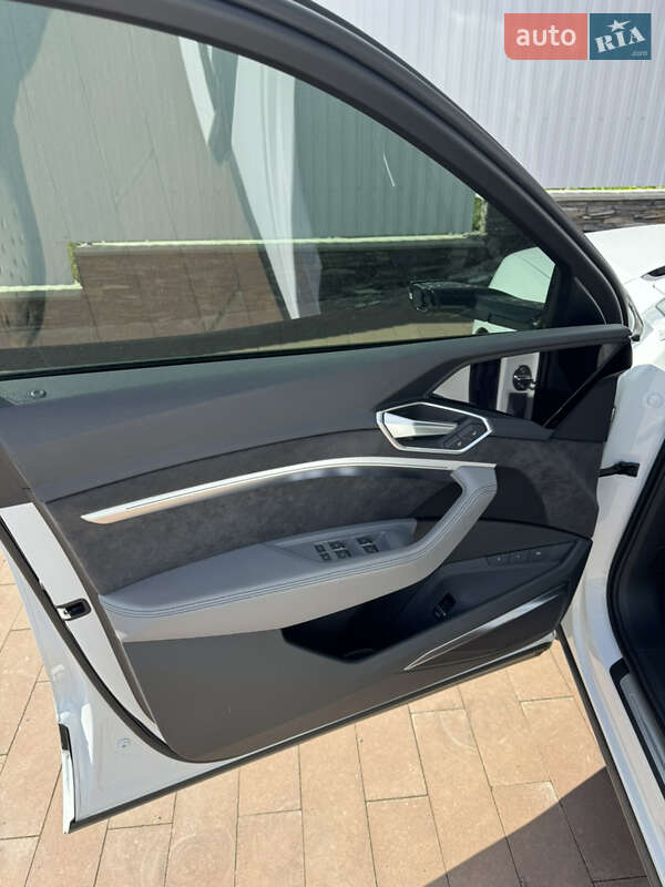 Внедорожник / Кроссовер Audi e-tron 2020 в Ужгороде