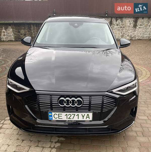 Позашляховик / Кросовер Audi e-tron 2019 в Косові