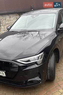 Позашляховик / Кросовер Audi e-tron 2019 в Косові