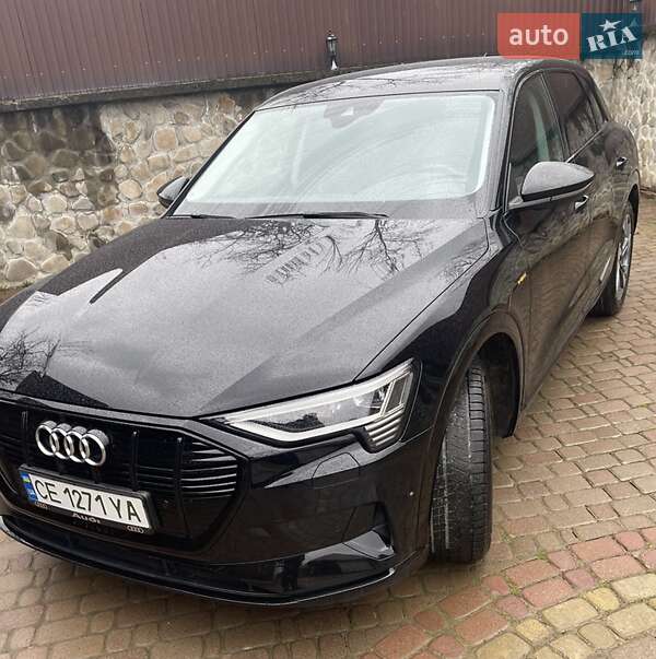 Позашляховик / Кросовер Audi e-tron 2019 в Косові