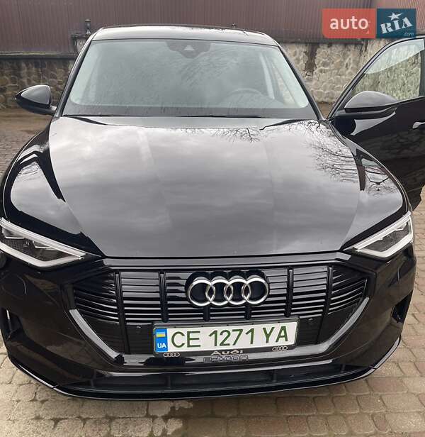 Позашляховик / Кросовер Audi e-tron 2019 в Косові