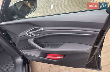 Позашляховик / Кросовер Audi e-tron 2019 в Косові