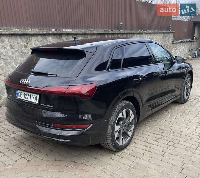 Позашляховик / Кросовер Audi e-tron 2019 в Косові