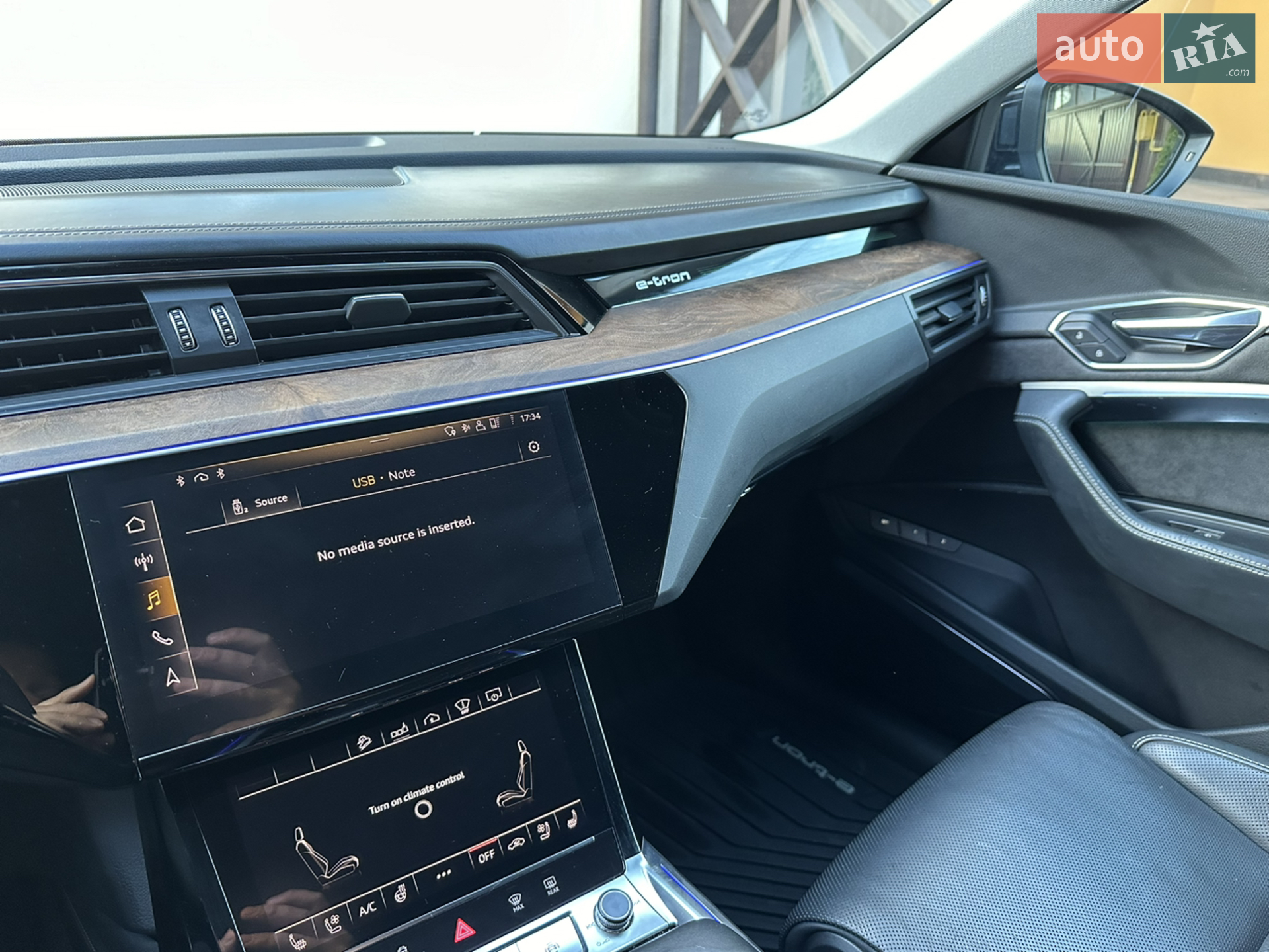 2019 Audi e-tron - мініатюра 26