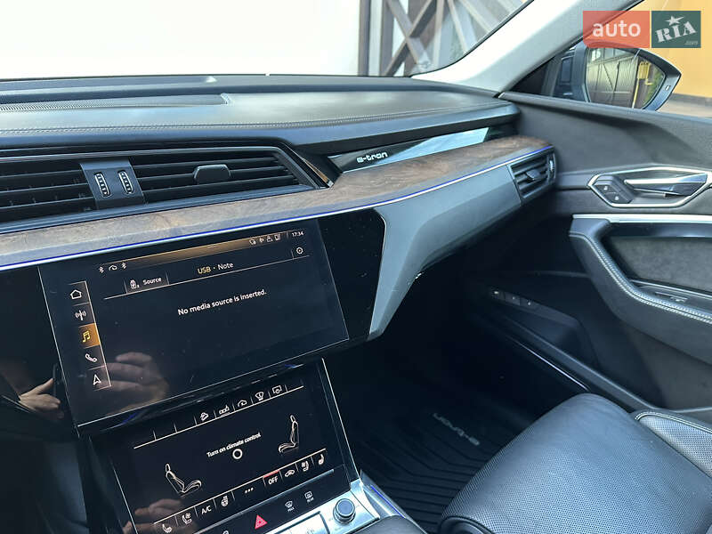 Внедорожник / Кроссовер Audi e-tron 2019 в Львове