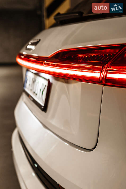 Внедорожник / Кроссовер Audi e-tron 2019 в Киеве