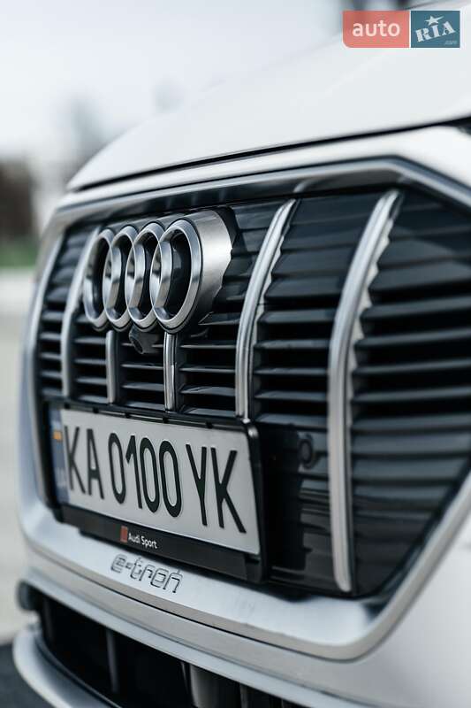 Внедорожник / Кроссовер Audi e-tron 2019 в Киеве