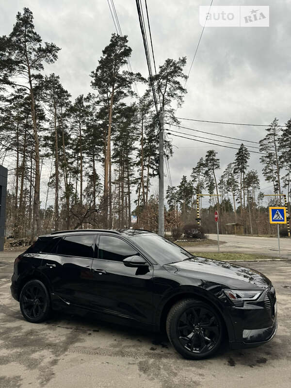Внедорожник / Кроссовер Audi e-tron 2019 в Киеве