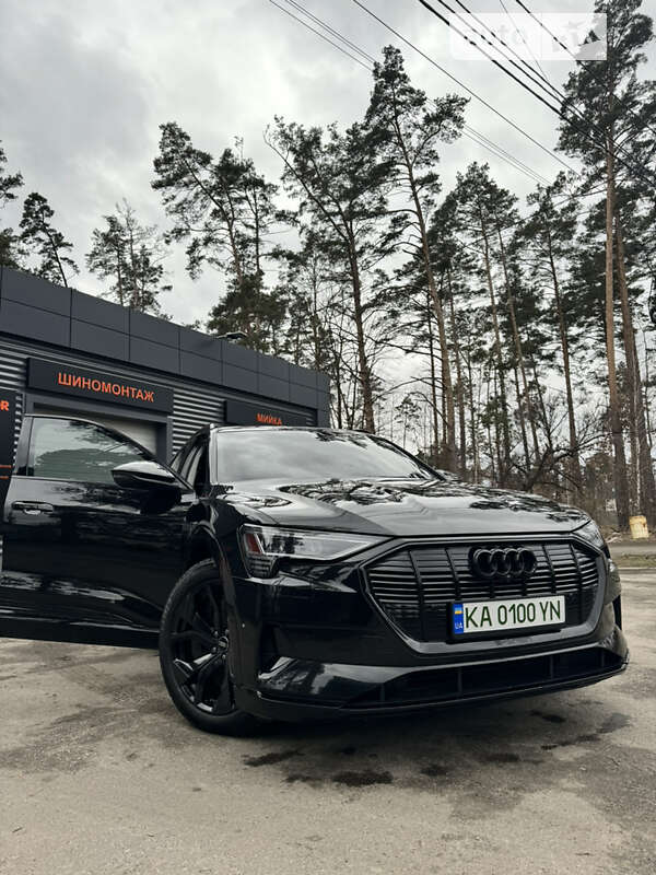 Внедорожник / Кроссовер Audi e-tron 2019 в 