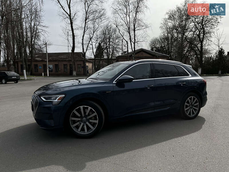 Внедорожник / Кроссовер Audi e-tron 2019 в Краснограде