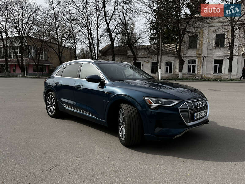 Внедорожник / Кроссовер Audi e-tron 2019 в Краснограде