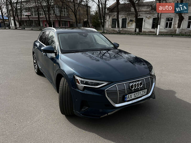 Внедорожник / Кроссовер Audi e-tron 2019 в Краснограде