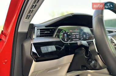 Внедорожник / Кроссовер Audi e-tron 2022 в 