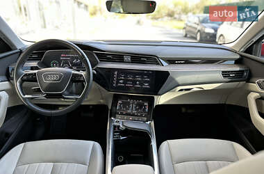 Внедорожник / Кроссовер Audi e-tron 2022 в 