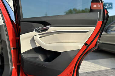 Внедорожник / Кроссовер Audi e-tron 2022 в 