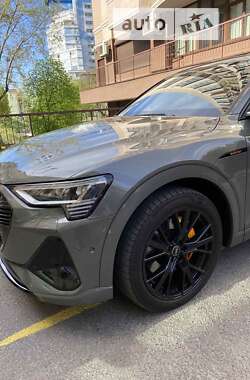 Позашляховик / Кросовер Audi e-tron 2022 в Києві