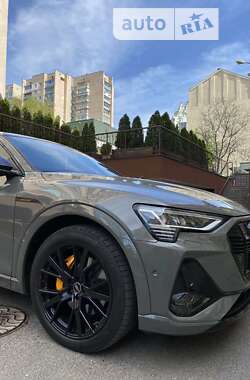 Позашляховик / Кросовер Audi e-tron 2022 в Києві