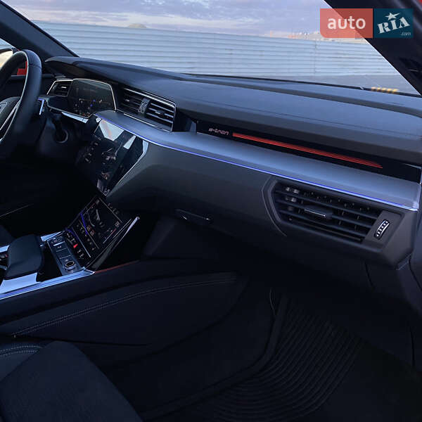 Позашляховик / Кросовер Audi e-tron 2019 в Львові