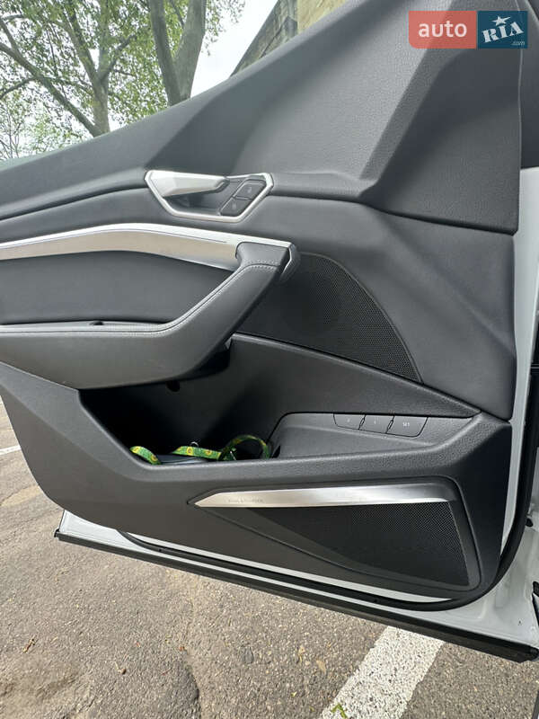 Внедорожник / Кроссовер Audi e-tron 2020 в Одессе