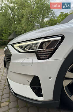 Внедорожник / Кроссовер Audi e-tron 2019 в 