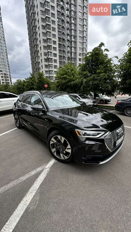 Внедорожник / Кроссовер Audi e-tron 2022 в Киеве