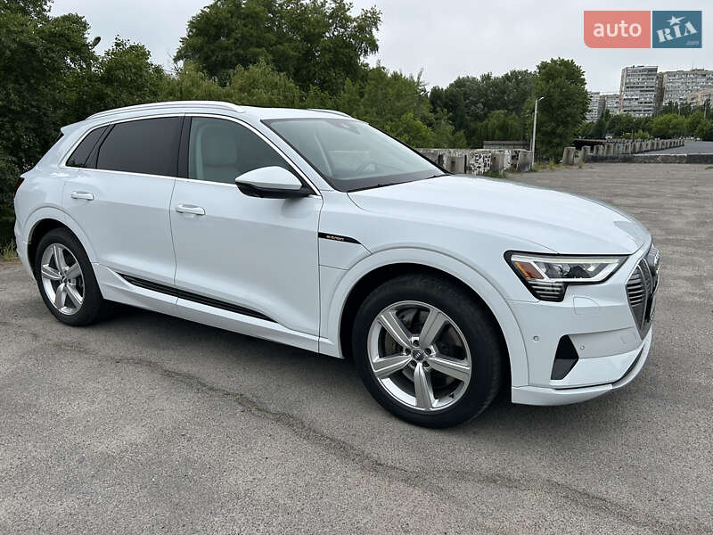 Позашляховик / Кросовер Audi e-tron 2019 в Дніпрі фото 12 Позашляховик / Кросовер Audi e-tron 2019 в Дніпрі