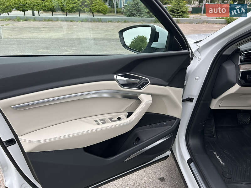 Позашляховик / Кросовер Audi e-tron 2019 в Дніпрі фото 16 Позашляховик / Кросовер Audi e-tron 2019 в Дніпрі