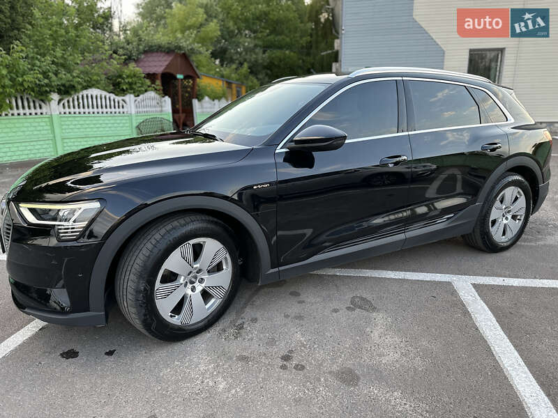 Позашляховик / Кросовер Audi e-tron 2019 в Дубні