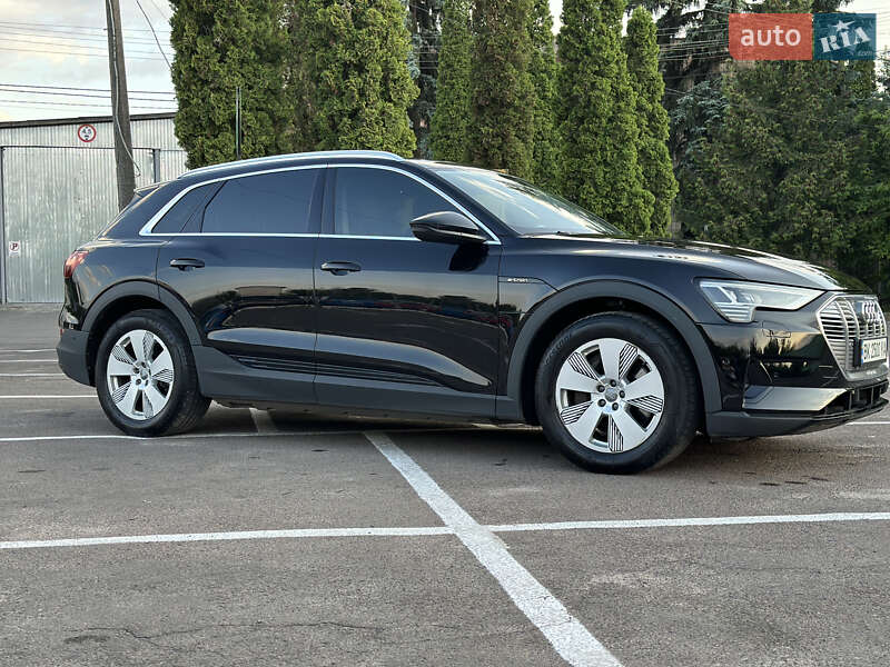 Позашляховик / Кросовер Audi e-tron 2019 в Дубні