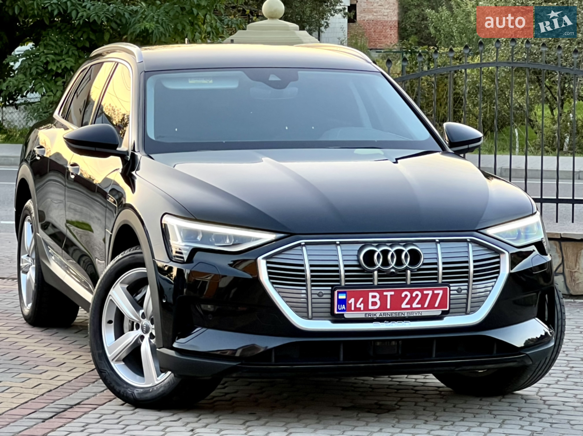 Audi e-tron 2019 VIN WAUZZZGE6KB018929 фото оголошення 5 з 5