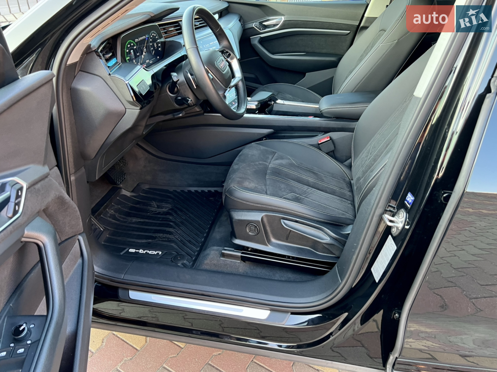 2019 Audi e-tron - мініатюра 28