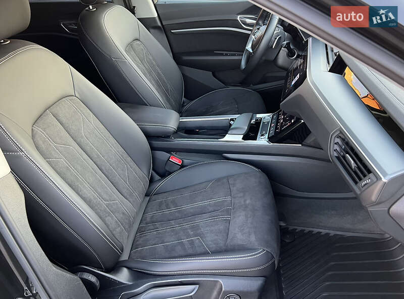 Позашляховик / Кросовер Audi e-tron 2019 в Самборі фото 94 Позашляховик / Кросовер Audi e-tron 2019 в Самборі