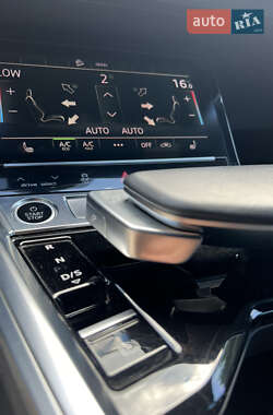 Позашляховик / Кросовер Audi e-tron 2020 в 